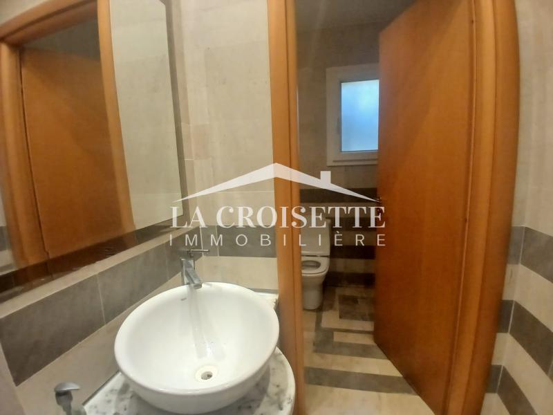 Rez-de-chaussée de villa meublé S+3 avec jardin à Carthage